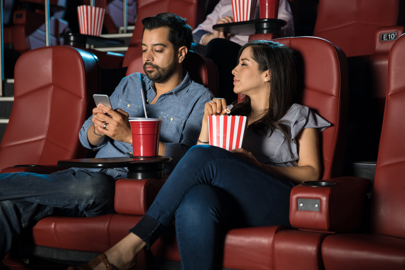 Texting etiquette while dating
